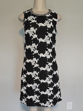 Karl Lagerfeld black/white sleeveless floral embroidered lace dress-4